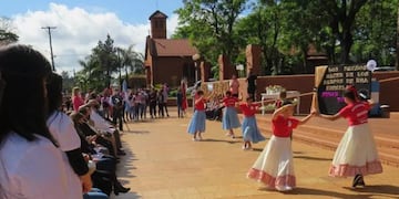 Puerto Libertad: realizaron un acto en conmemoración del día del maestro en la plaza San Martín