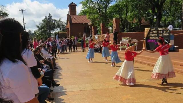 Puerto Libertad: realizaron un acto en conmemoración del día del maestro en la plaza San Martín