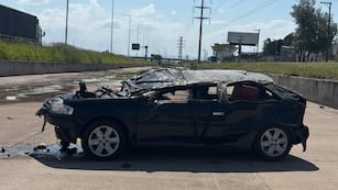 Una familia cayó en un canal de Córdoba y un niño de 7 años sufrió una fractura.