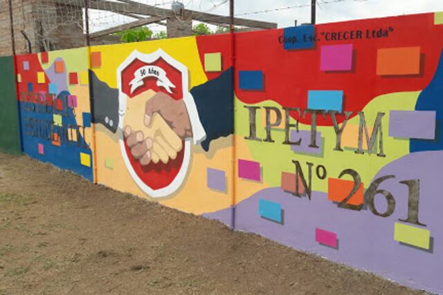 Mural creado por alumnos de la institución