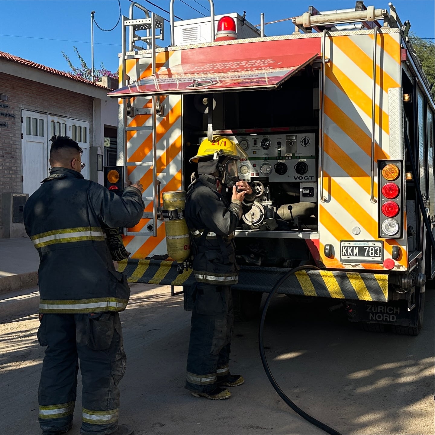 Bomberos de Arroyito actuaron en una asistencia médica y en un principio de incendio