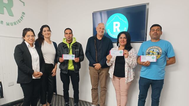 El Municipio entregó ayudas económicas a emprendedores rosaleños.