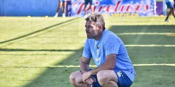 Diego Pozo no le encontró la vuelta a un Racing que no ganó en este 2024, y dejó de ser el técnico (Prensa Racing de Nueva Italia).