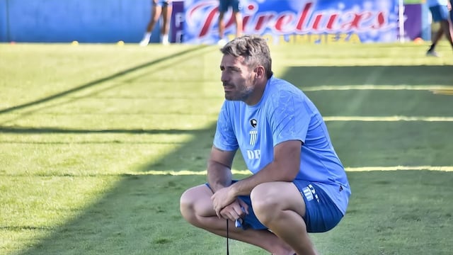 Diego Pozo no le encontró la vuelta a un Racing que no ganó en este 2024, y dejó de ser el técnico (Prensa Racing de Nueva Italia).