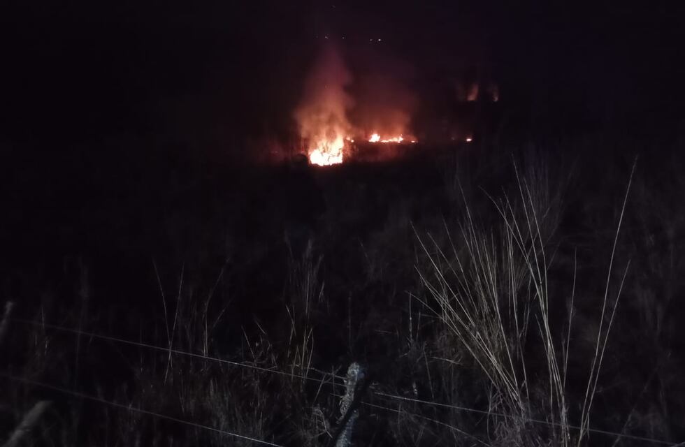 Tormenta eléctrica en Punilla: cayó un rayo en Cabalango y se prendió fuego