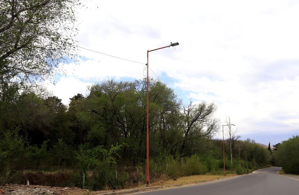 Vergonzoso vandalismo en Carlos Paz: rompieron más de 10 equipos led