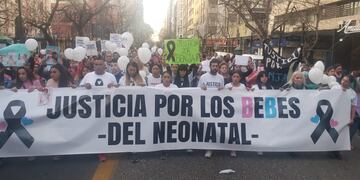 Familiares de las víctimas se movilizan en el Centro de la ciudad para pedir justicia.