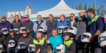 entregaron cascos de protección al personal de Tránsito municipal