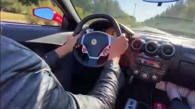 Una de las Ferrari en plena picada (Foto: Captura)