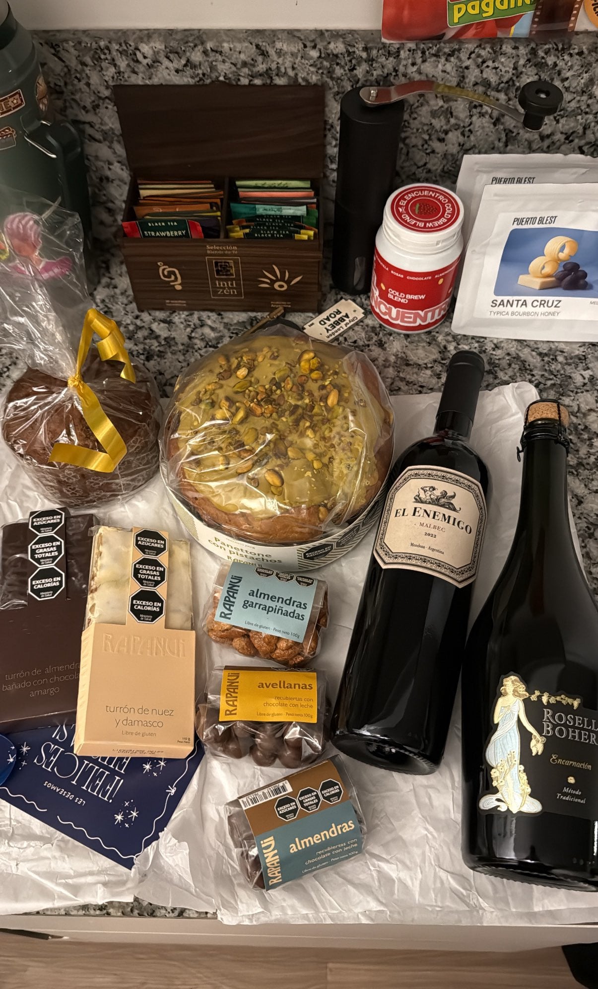 Caja navideña con productos Rapanui