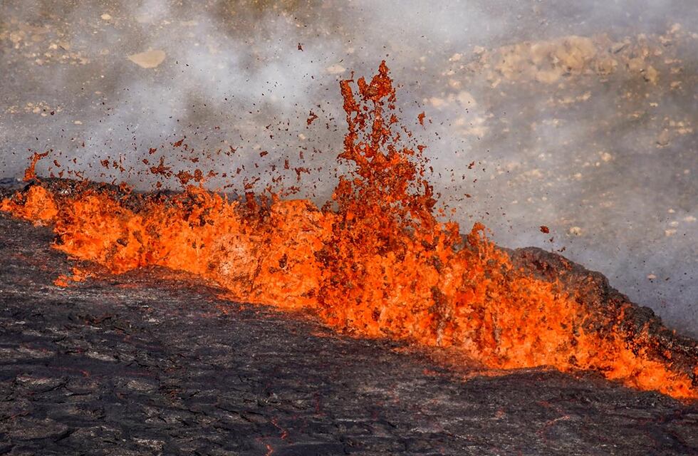 Entró en erupción el volcán en actividad más grande del mundo, ubicado en Hawái