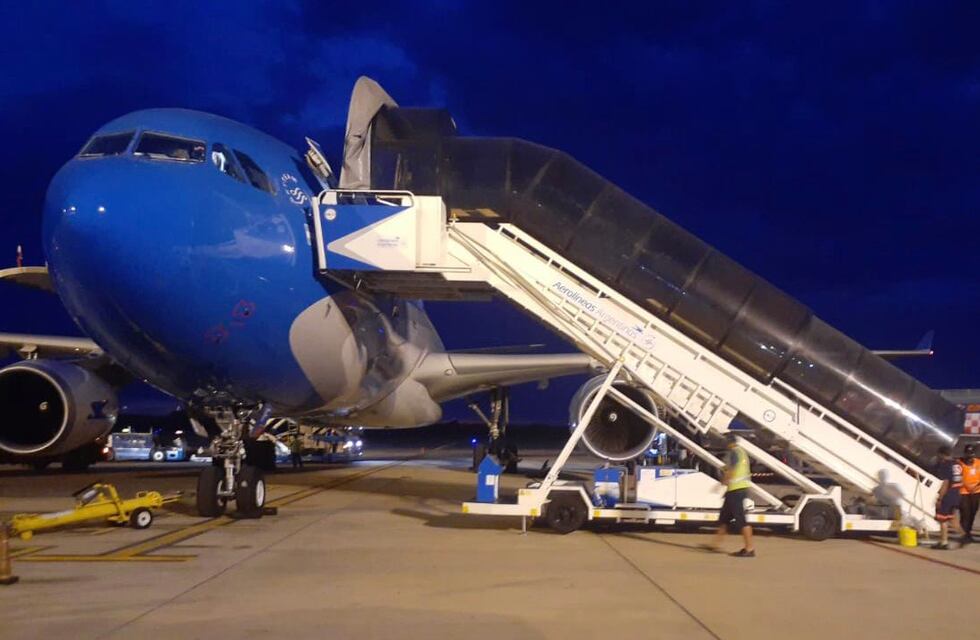 El vuelo de Aerolíneas Argentinas que viene de Moscú también traerá 20.000 dosis de la Sputnik V para Bolivia