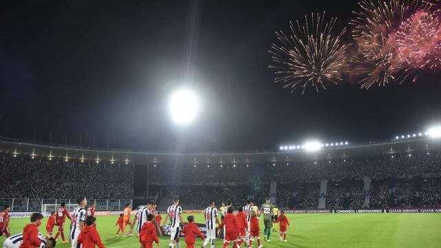 La fiesta de Talleres en la salida de los equipos por Copa Libertadores.