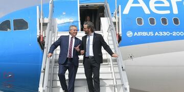 Alberto Fernández junto al ministro de Relaciones Exteriores, Comercio Internacional y Culto, Santiago Cafiero. Foto: Presidencia