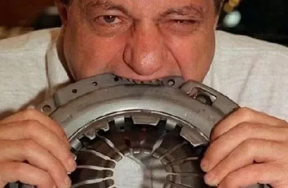 Viral: la increíble historia de un francés que se comió 18 bicicletas, 7 televisores y un avión