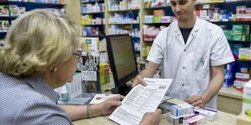 Jubilados: quienes ganen más de $ 388.500 no tendrán más medicamentos gratuitos. (La Voz / Archivo).