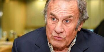 El senador nacional pasó 16 días bajo tratamiento por una hemorragia en el sistema digestivo.