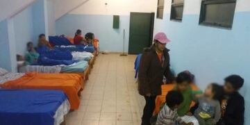 Tres familias evacuadas en Jardín América afectadas por la tormenta