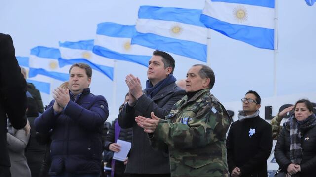 El acto central por el 2 de abril estuvo encabezado por el Intendente Martín Pérez y se realizó el tradicional Desfile.