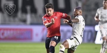 Sebastián "Tucu" Palacios, delantero de Independiente, en acción ante Santos. (Prensa Independiente).
