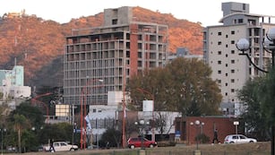 CARLOS PAZ. Suspendieron por un año la construcción de nuevos edificios.