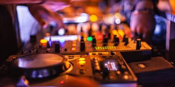 Hay mas detalles sobre el baile con "burbujas" en Santa Fe (Pexels).