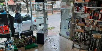 Centro de La Falda. Delincuentes robaron un comercio de computación.