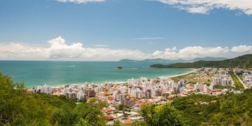 La familia se fue de vacaciones a Brasil con un par de bebidas escondidas que no fueron vistas por Migraciones.