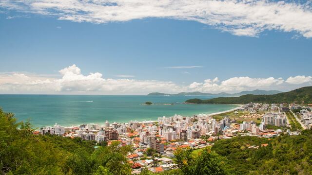 La familia se fue de vacaciones a Brasil con un par de bebidas escondidas que no fueron vistas por Migraciones.