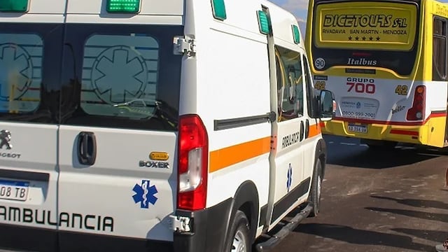 Un hombre muerto en Maipú, tras dar la vuelta en U y ser embestido por un colectivo.