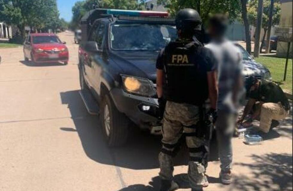 Secuestro de drogas: un adolescente caminaba con dosis marihuana escondidas