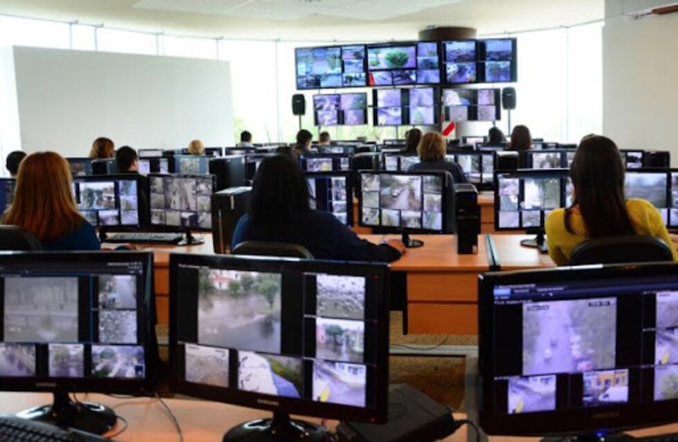 Con las cámaras de seguridad pudieron detectar a dos mujeres que iban armadas con un arma blanca