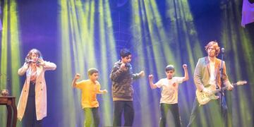 La Municipalidad de Ushuaia acompañó la presentación del dúo “Sin Cordones” en la Casa de la Cultura