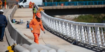 Así avanzan las obras en el Puente Sargento Cabral.