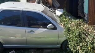 Perdió el control de su auto y se estrelló contra una vivienda en Córdoba.