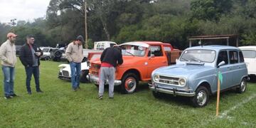 Primer encuentro de autos clásicos en Capioví