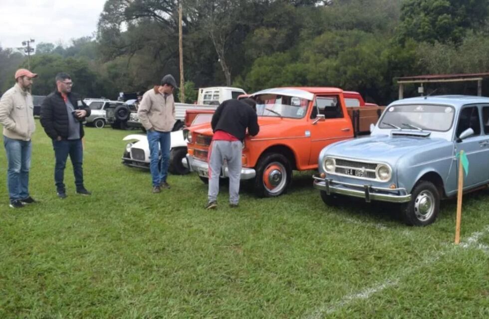 Comenzó el primer encuentro de autos clásicos en Capioví