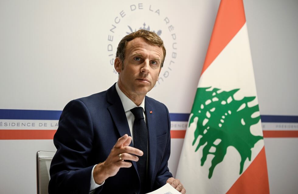 Francia: vacunarán con una tercera dosis a las personas mayores y más vulnerables