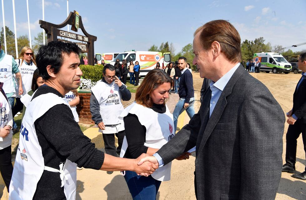 Villa Paranacito recibió importantes aportes, ambulancias y viviendas