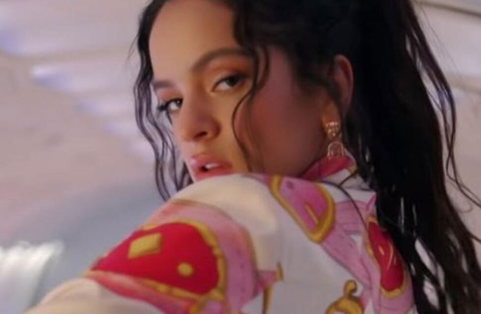 Rosalia deslumbró a sus seguidores con un body blanco