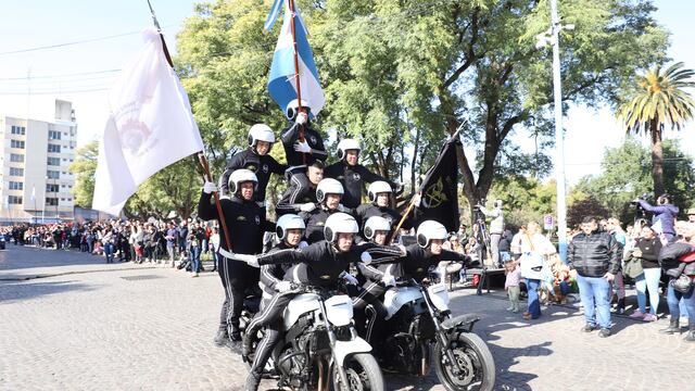 La Brigada Blanca formó parte del tradicional desfile cívico - militar