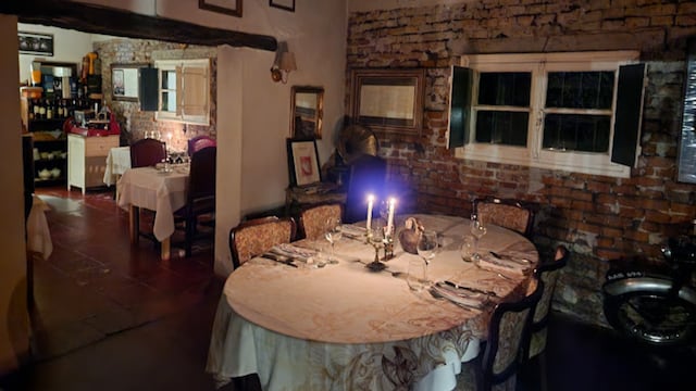 Cómo es el reconocido restaurante que visitó Villarruel en Córdoba. (Fotos: Google Maps)