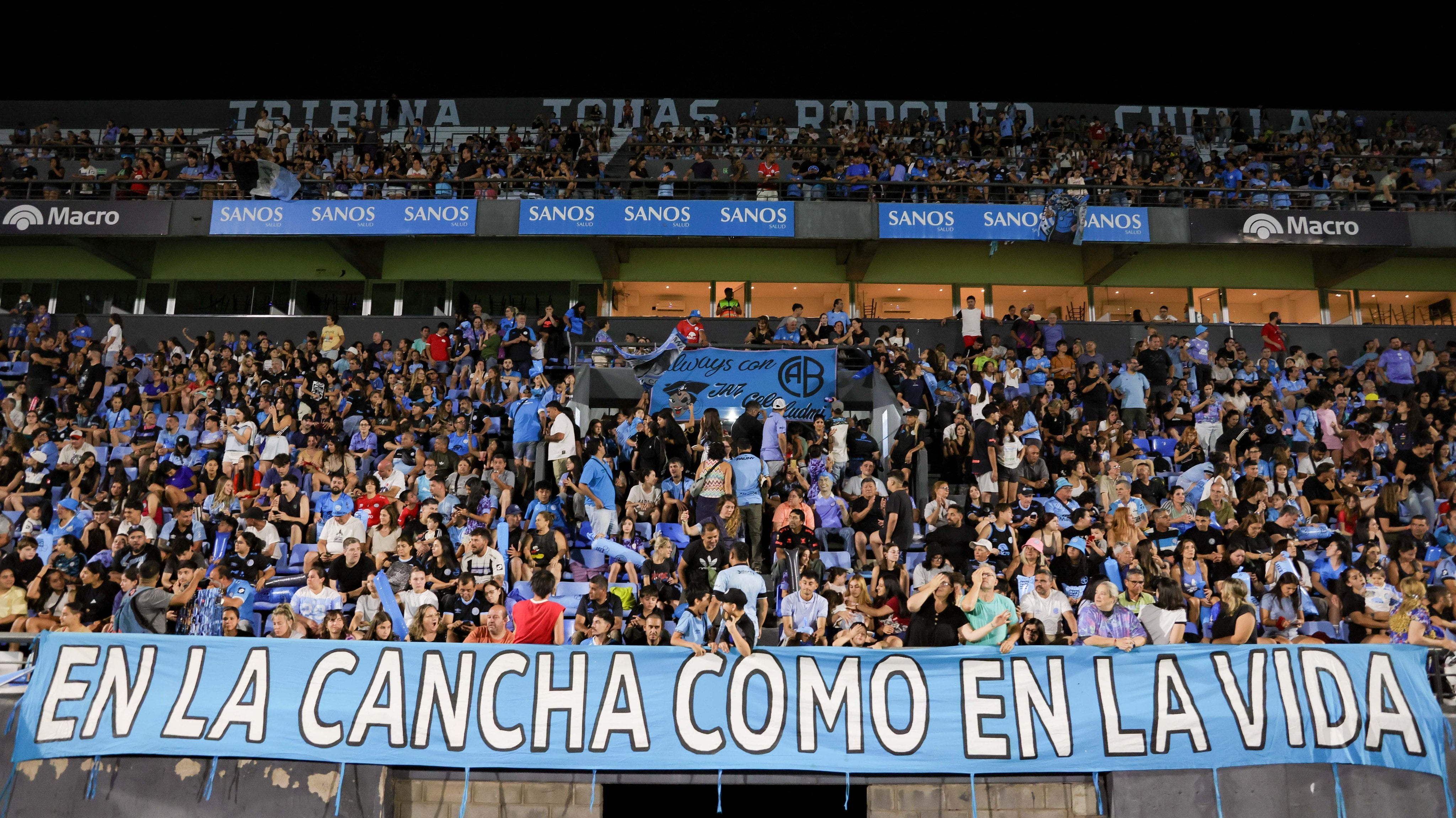 Gran cantidad de hinchas para ver el femenino de Belgrano. (Prensa Belgrano).