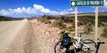 Camino a Castillos de Pincheira en Malargüe.
