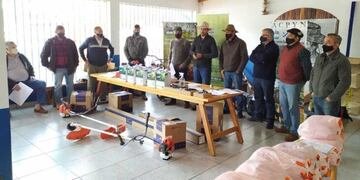 Tareferos y productores de yerba mate recibieron insumos y herramientas en Andresito.