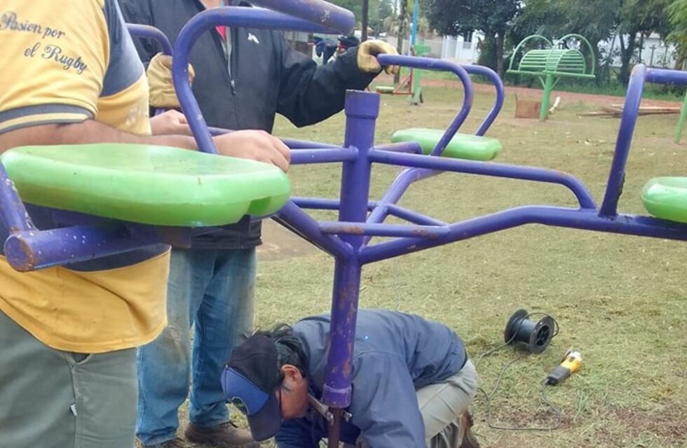 Puerto Iguazú: realizan reacondicionamiento de plazas y plazoletas en la ciudad