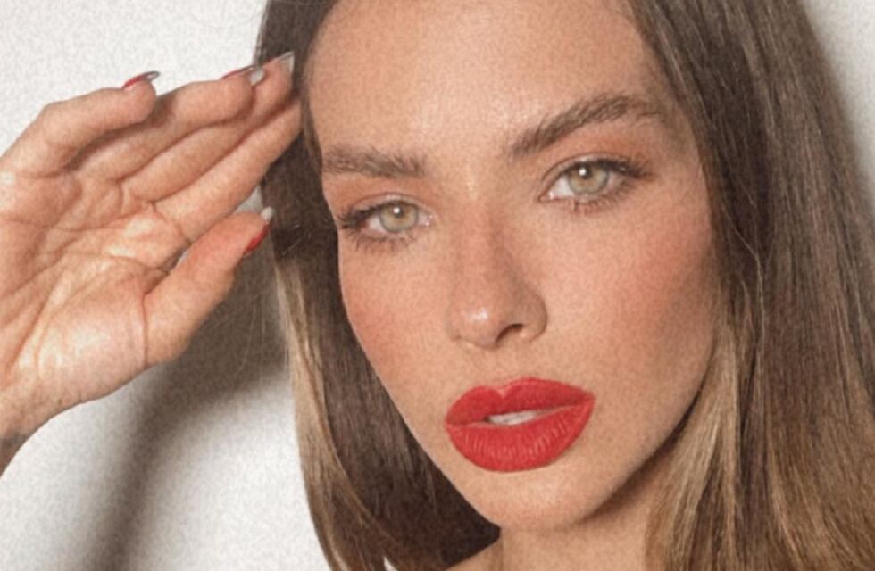 China Suárez posó de espaldas con una minúscula trikini mientras disfruta de un paseo por España