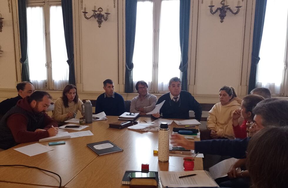 La Comisión de Hacienda y Producción se asesoró en el desarrollo de un plan de estudio de la red de agua