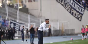 Javier Gandolfi, con demasiados en un Talleres que necesita volver a aparecer (Javier Ferreyra / La Voz)
