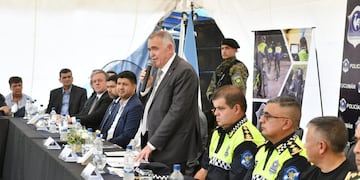 Gobernador Osvaldo Jaldo presidio el encuentro con la presencia de las principales autoridades del área de seguridad de Tucumán, Salta y Jujuy.